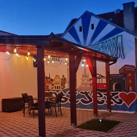Design Apartments Red Blue Osijek Exterior photo